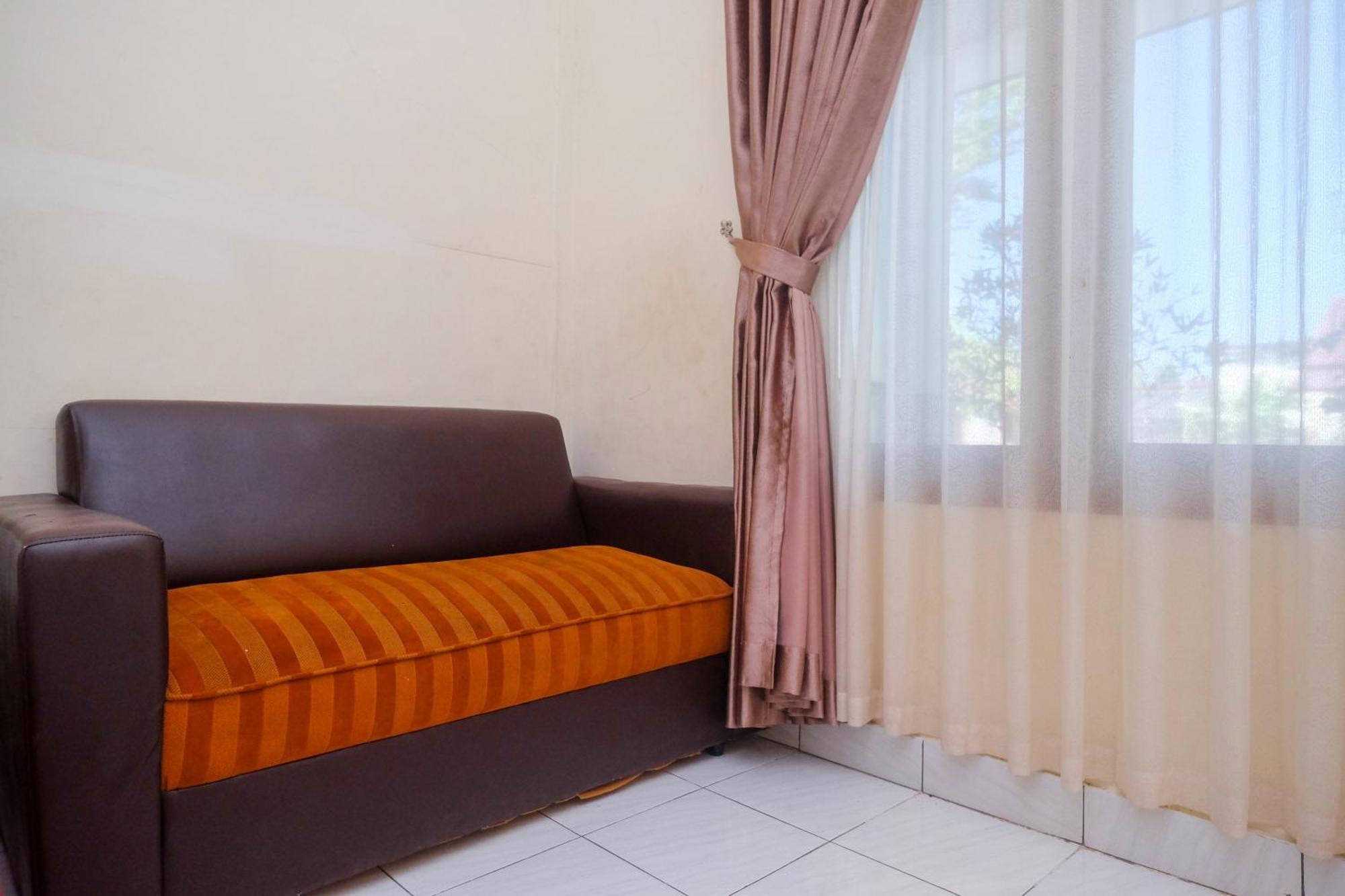 Hotel Reddoorz Syariah Near Alun Alun Wonosari Exterior foto
