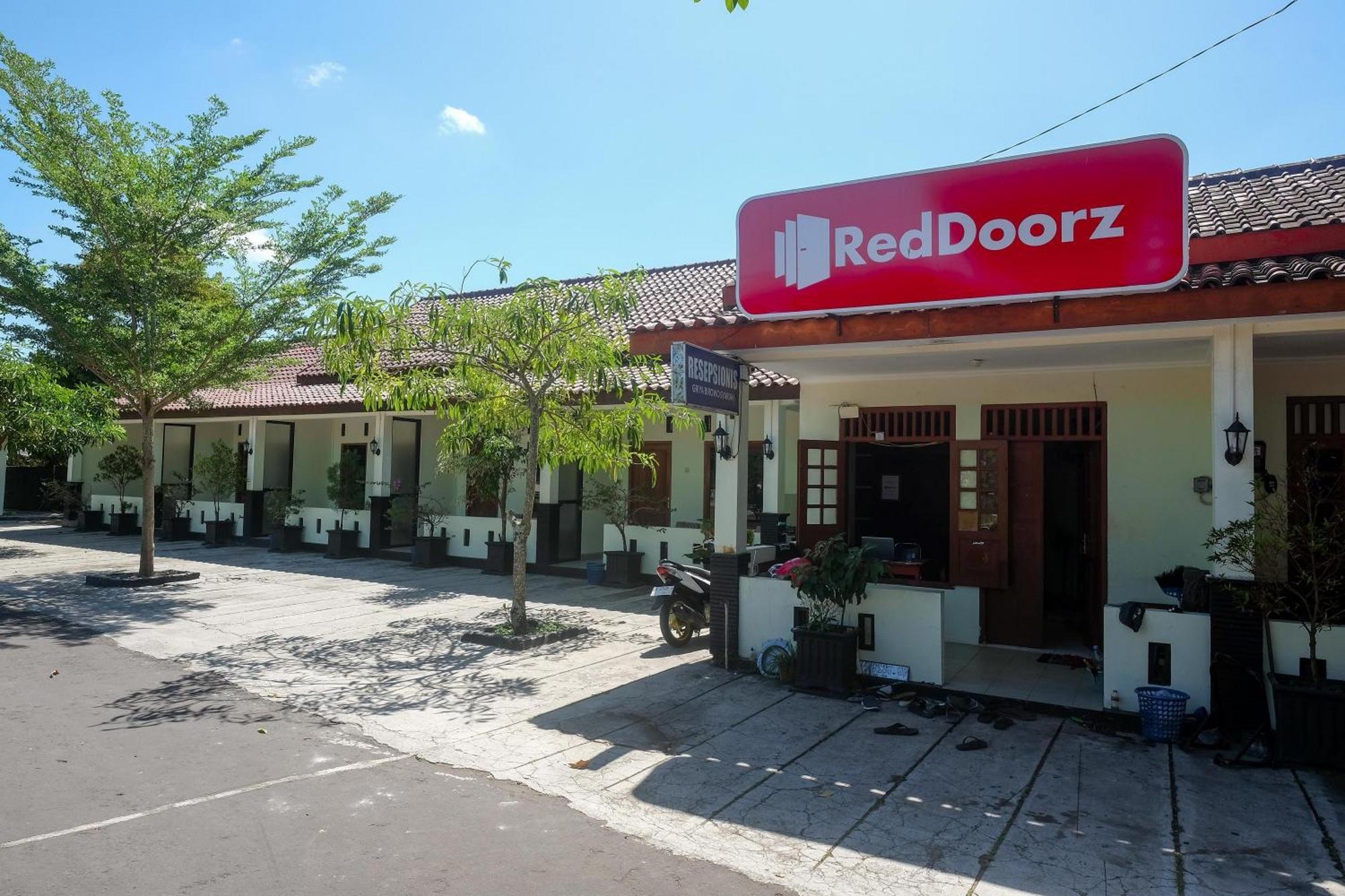 Hotel Reddoorz Syariah Near Alun Alun Wonosari Exterior foto