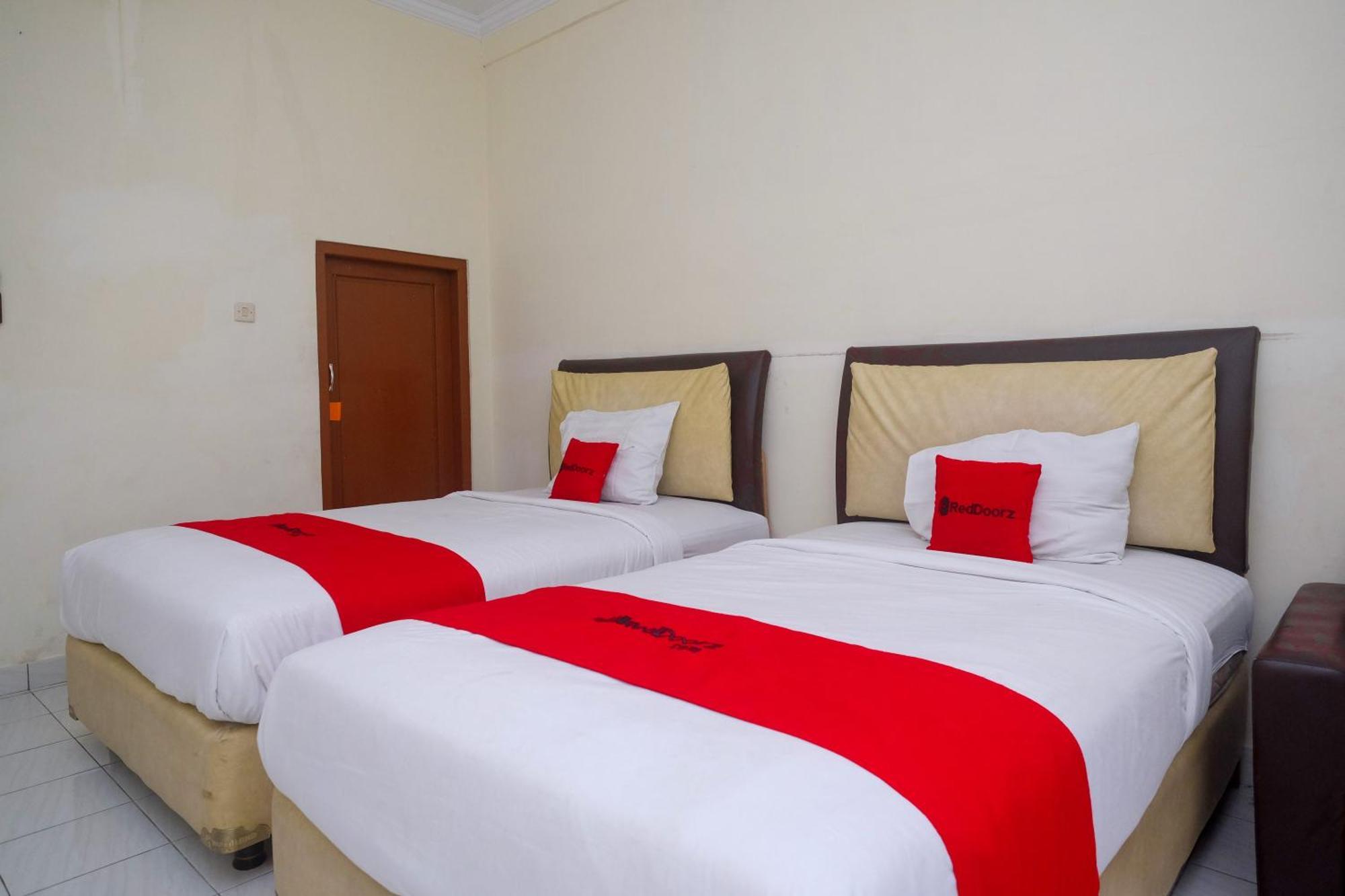 Hotel Reddoorz Syariah Near Alun Alun Wonosari Exterior foto