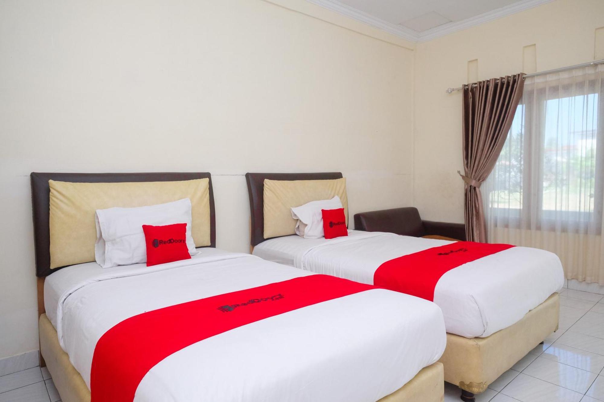 Hotel Reddoorz Syariah Near Alun Alun Wonosari Exterior foto