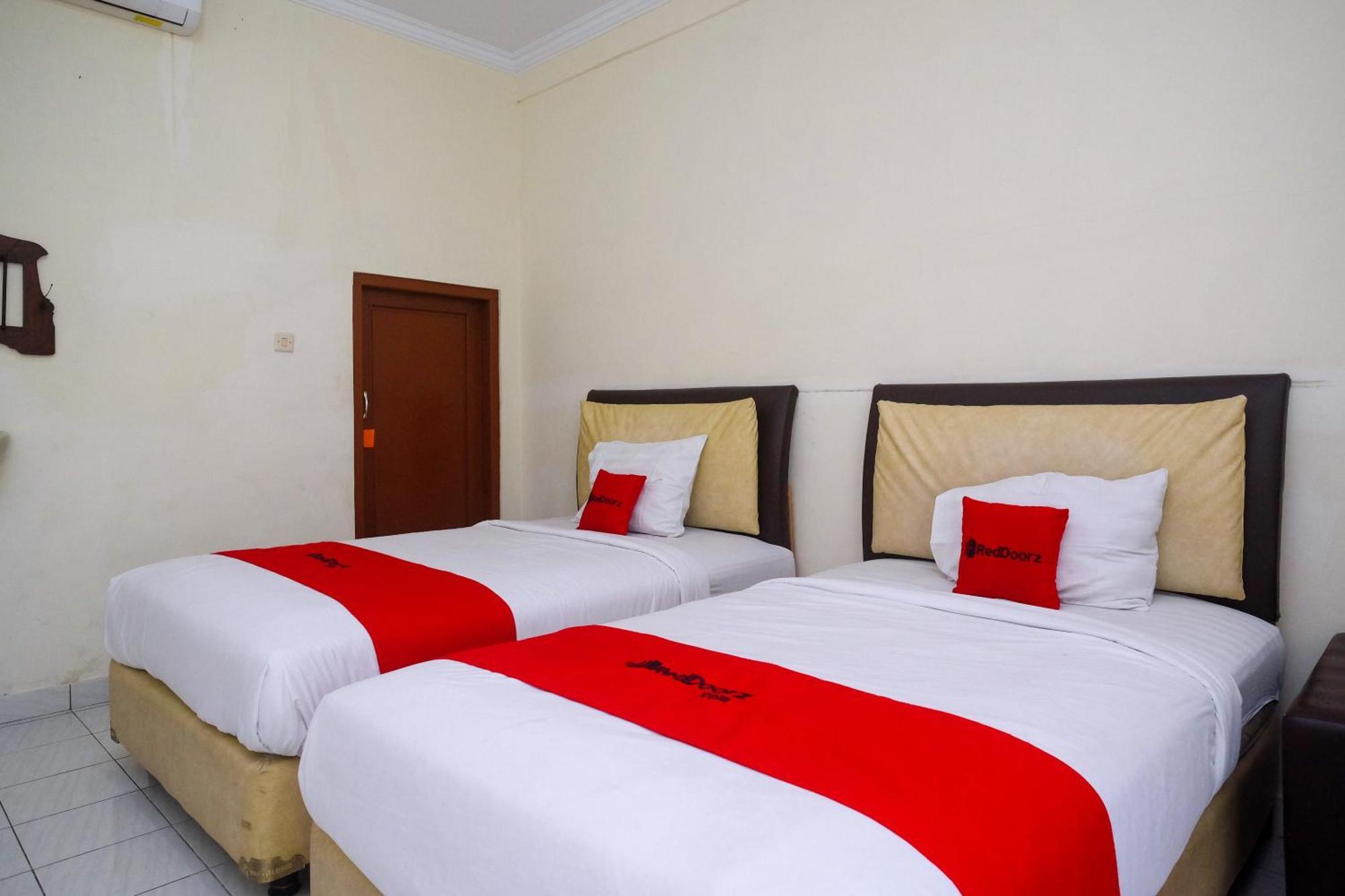 Hotel Reddoorz Syariah Near Alun Alun Wonosari Exterior foto